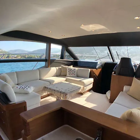 Hotel en barco 2017 Princess 52 Fly Yacht In *