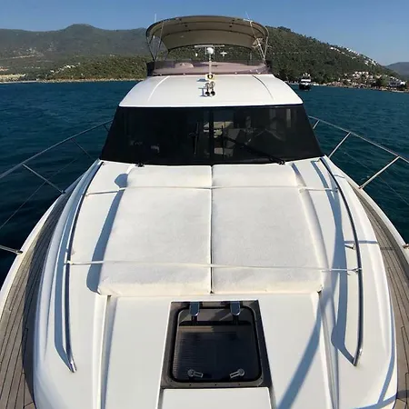 2017 Princess 52 Fly Yacht In Hotel en barco *