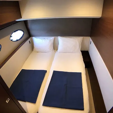 2017 Princess 52 Fly Yacht In Hotel en barco *