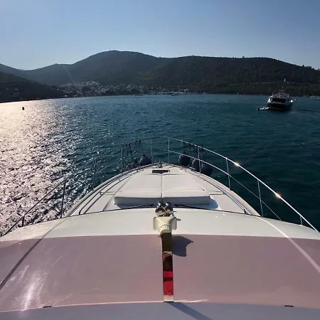 Hotel en barco 2017 Princess 52 Fly Yacht In *