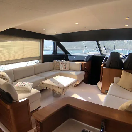 Hotel en barco 2017 Princess 52 Fly Yacht In *