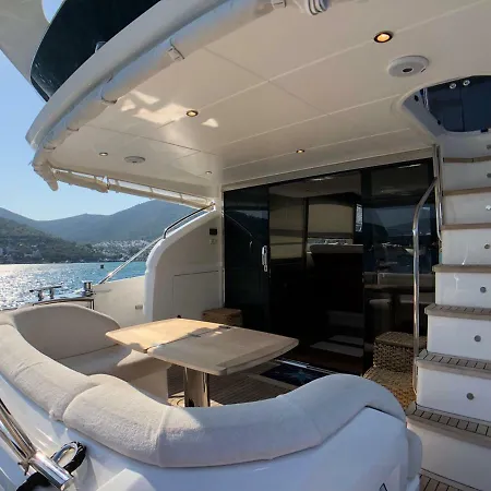 Ботель 2017 Princess 52 Fly Yacht In